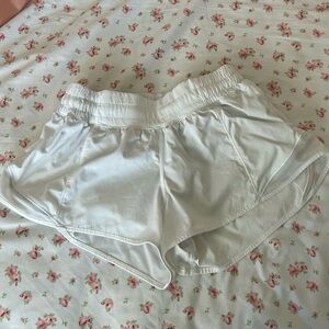 Women’s Hotty Hot Low-Rise Lined Short 2.5" Lululemon